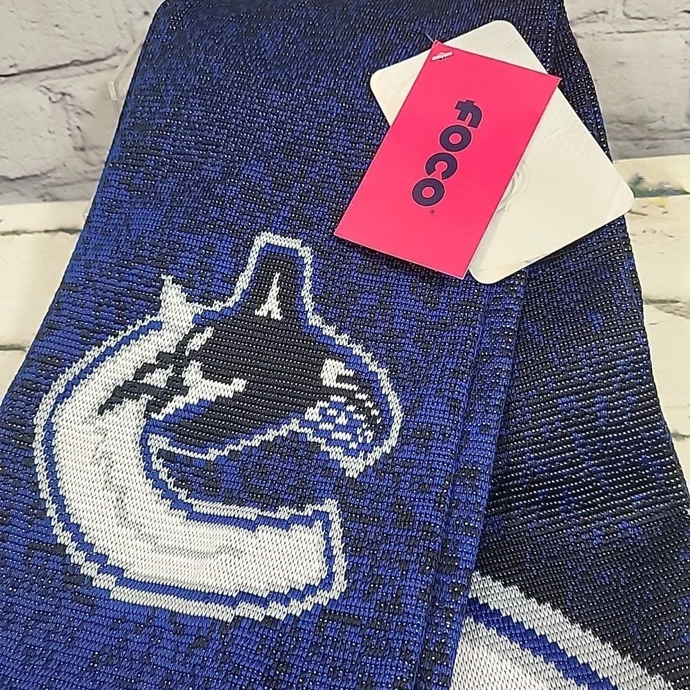 Foco Vancouver Canucks NHL Hockey Fan Scarf Warm Winter Fan Gear New With Tags